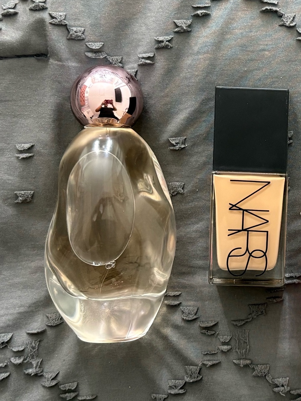 Parfum and foundation